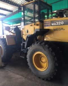 Cargador frontal komatsu WA320 usado